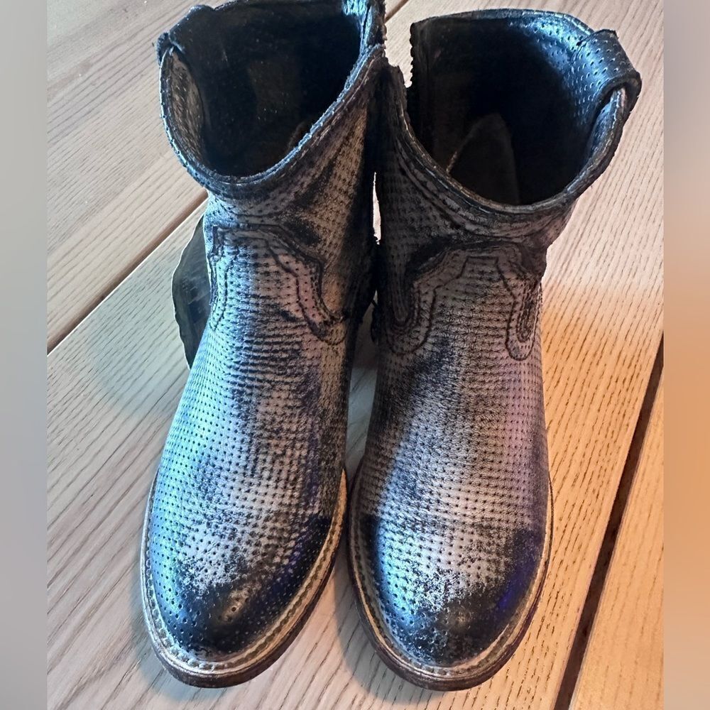 Corral Perforated Leather Ankle Boot Bootie in Tan Chocolate - Size 5 NWT NWOB - Picture 3 of 11